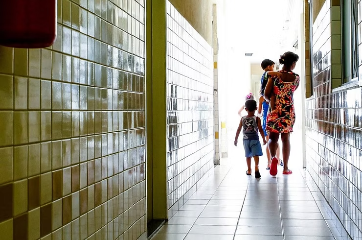 Vai a sanção projeto que torna essenciais serviços contra violência doméstica.